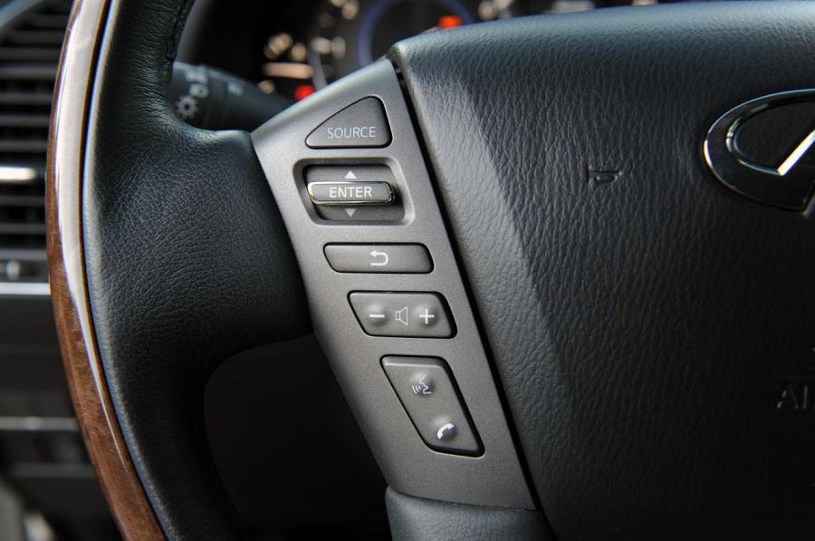  Infiniti QX56 2012 года  (фото 37 из 64)